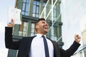 Corretor de imóvel é a segunda profissão mais desejada do mundo, aponta pesquisa global