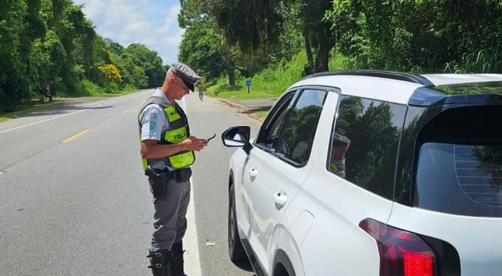 PMRV FLAGRA ULTRAPASSAGENS PROIBIDAS COM DRONE NA SP-055