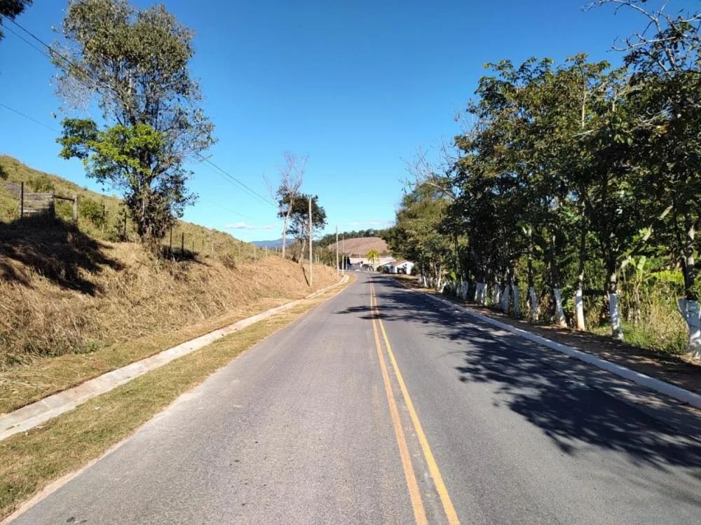 GOVERNO DE SP ENTREGA PAVIMENTAÇÃO DE ESTRADA ENTRE APIAÍ E ITAÓCA