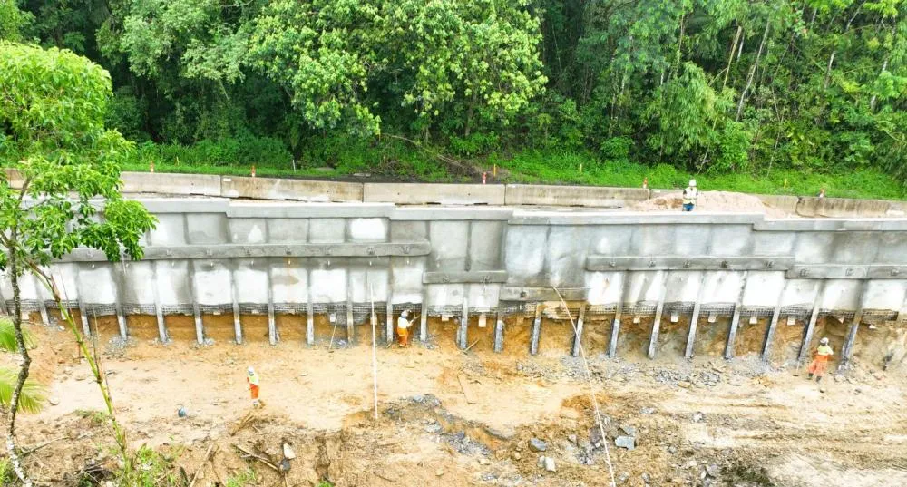 OBRAS NA SERRA DE TAPIRAÍ/JUQUIÁ ATINGEM 55% DE CONCLUSÃO NA SP-079