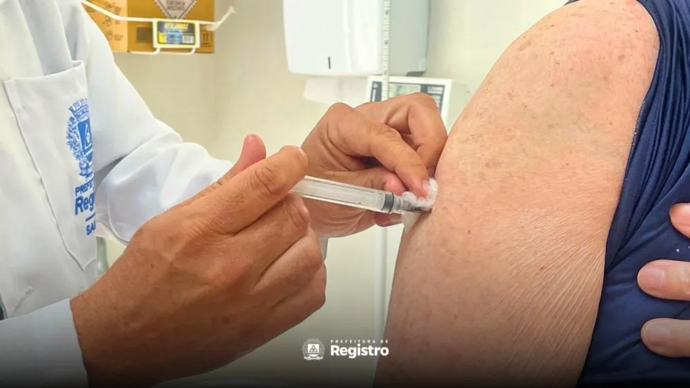 REGISTRO APLICA QUASE 2,4 MIL DOSES NO DIA D DE VACINAÇÃO CONTRA A GRIPE