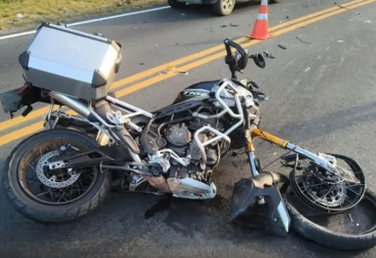 COLISÃO FRONTAL DEIXA UM MORTO EM RODOVIA DE IGUAPE