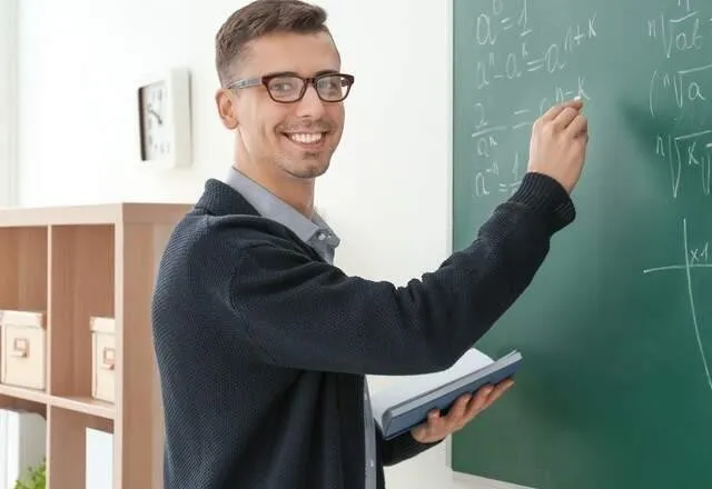 PARIQUERA-AÇU ABRE PROCESSO SELETIVO PARA PROFESSORES E AGENTES ESCOLARES