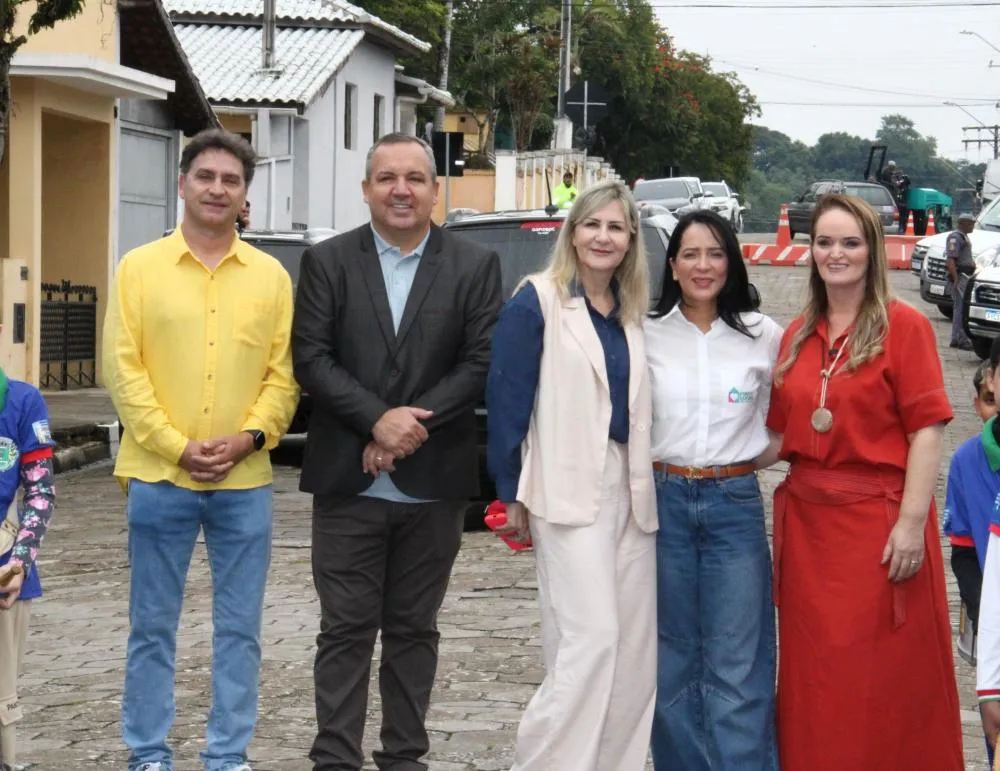 PRIMEIRA-DAMA DO ESTADO VISITA PARIQUERA-AÇU E CONHECE PROGRAMA CAMINHOS DA CAPACITAÇÃO