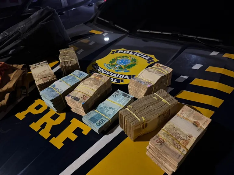 PRF APREENDE R$ 220 MIL DURANTE FISCALIZAÇÃO NA RÉGIS BITTENCOURT