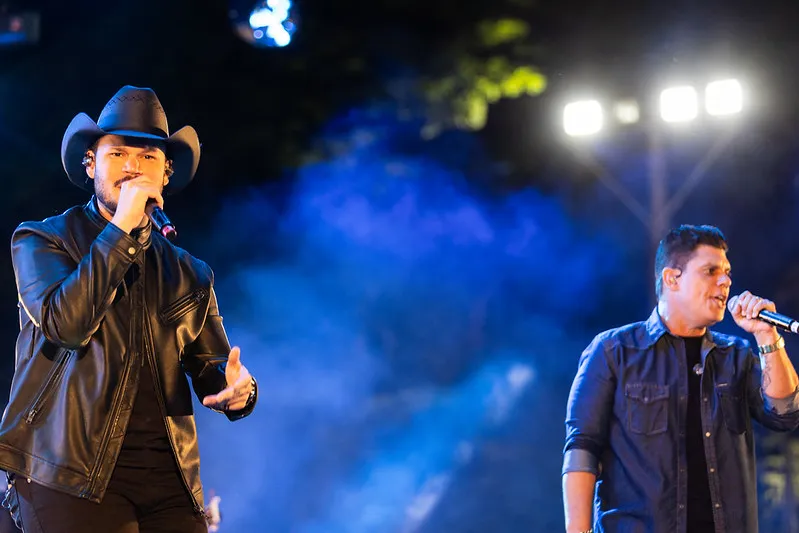 REVELANDO SP IGUAPE ANUNCIA SHOWS DE CARREIRO & CAPATAZ, DEMÔNIOS DA GAROA, ANASTÁCIA E ADRIANA FARIAS