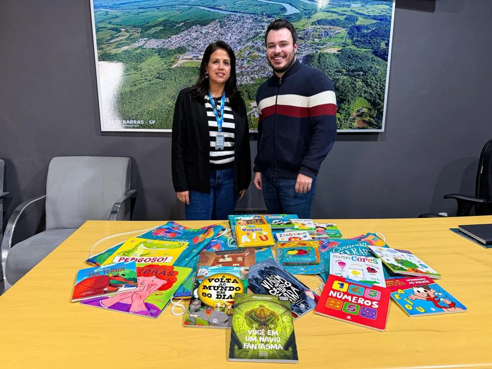 SECRETARIA DE EDUCAÇÃO DE SETE BARRAS ENTREGA KITS LITERÁRIOS PARA TODOS OS ALUNOS DA REDE MUNICIPAL