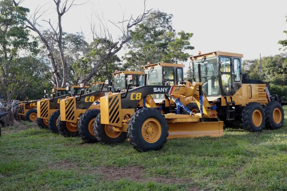 GOVERNO DE SP ENTREGA MÁQUINAS PARA FORTALECER A INFRAESTRUTURA RURAL NO VALE DO RIBEIRA