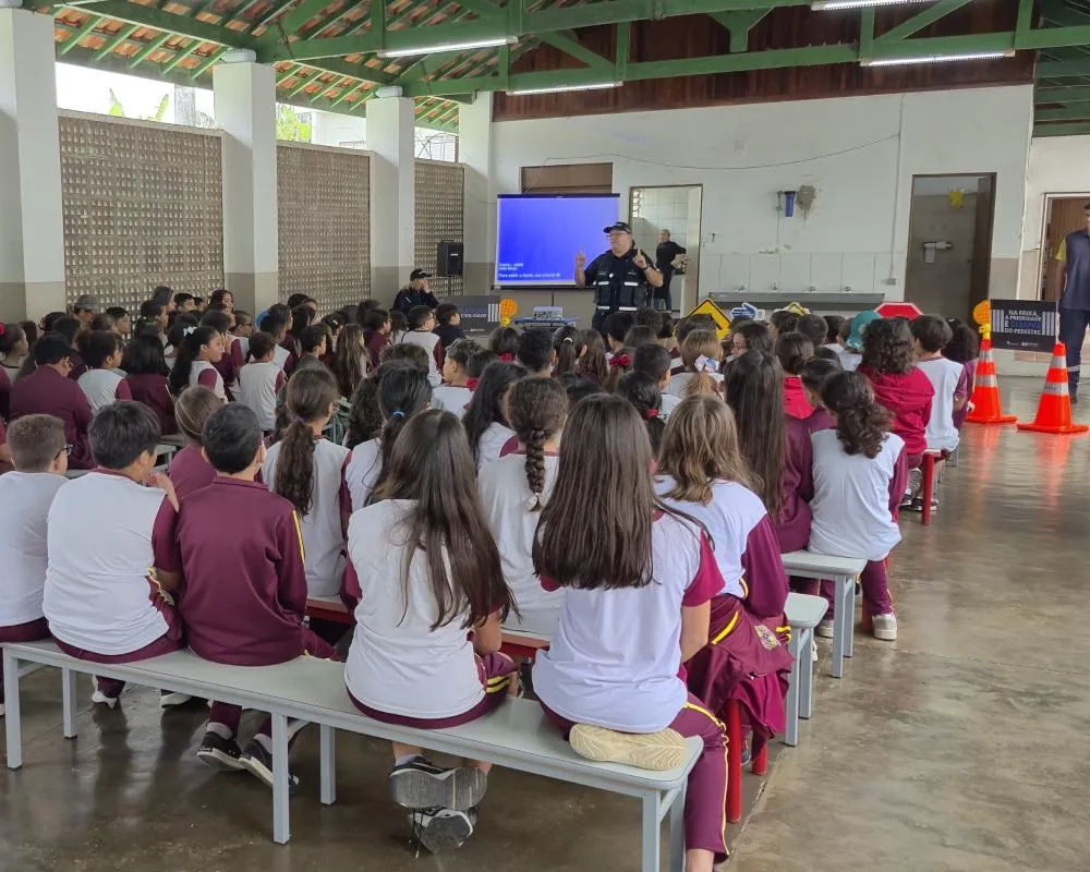 DETRAN-SP PROMOVE PALESTRA DE EDUCAÇÃO PARA O TRÂNSITO EM ESCOLA DE IGUAPE