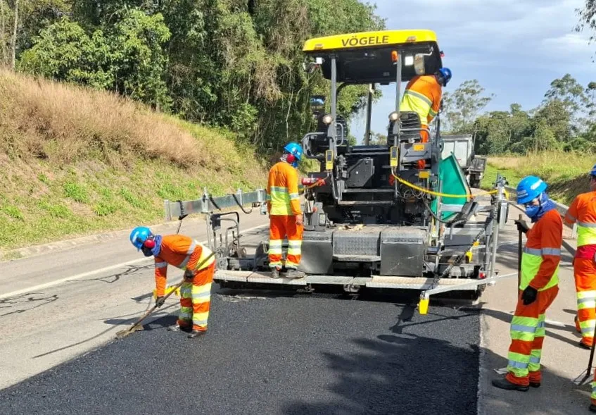 MOTIVA RECUPERA PAVIMENTO DA SP-079 ENTRE PIEDADE E JUQUIÁ
