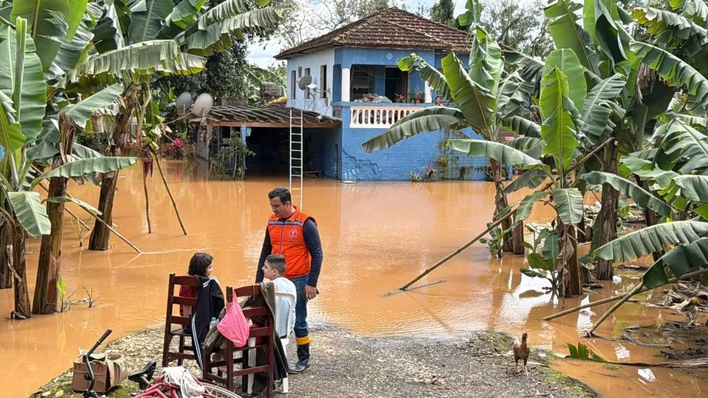 SETE BARRAS DECRETA SITUAÇÃO DE EMERGÊNCIA APÓS CHUVAS E CHEIA DO RIO RIBEIRA